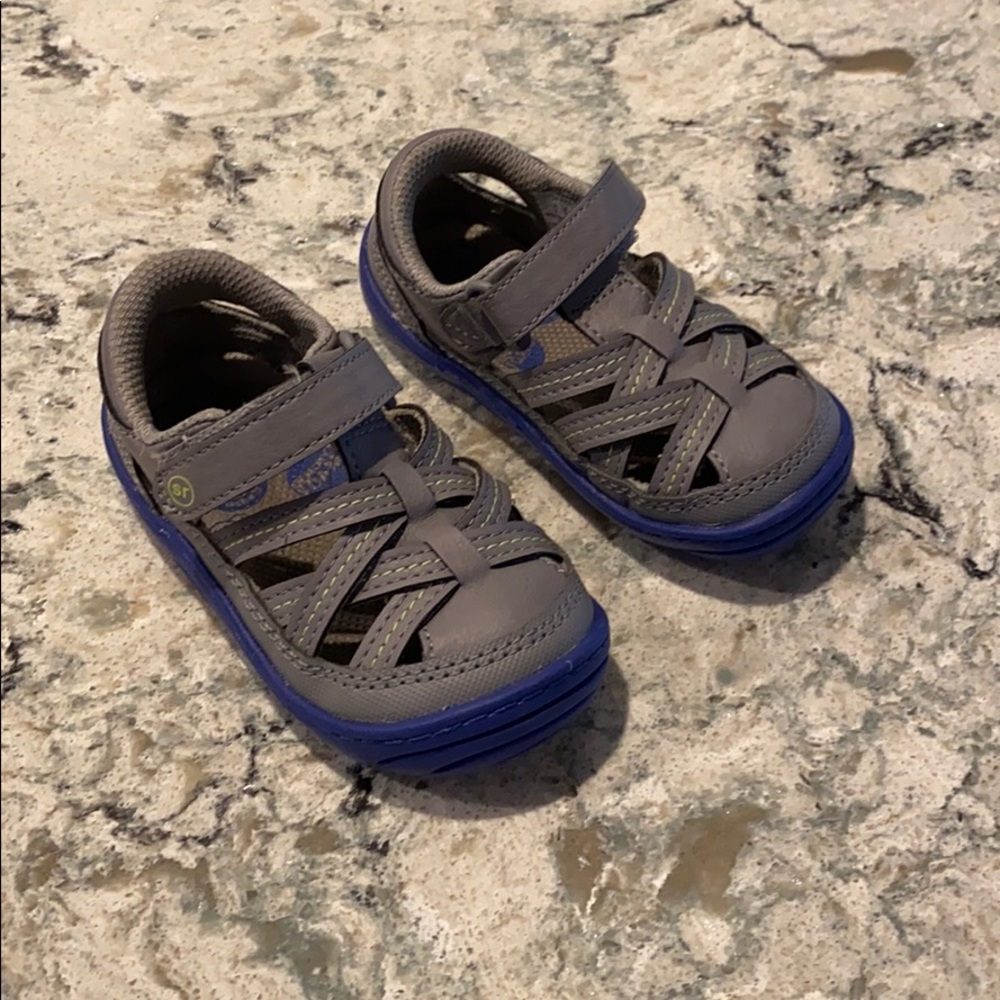 Stride Rite Toddler Shoes Size 6 (US)